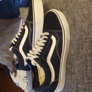 Van's Old Skool Classic Black and White size 8!